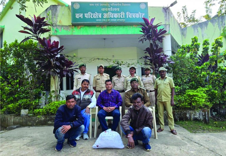 पेंगोलिन तस्करों पर कसा शिकंजा, तीन तस्कर पकड़ाए...