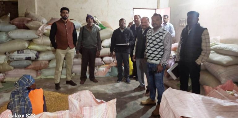फोर्टीफाइड चावल का अवैध भंडारण: प्रशासन की सख्त कार्रवाई, तीन दुकानें सील