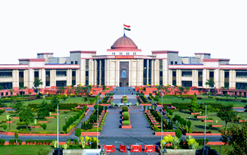 शिक्षिका के तबादले पर हाईकोर्ट की फटकार, जिला शिक्षा अधिकारी का आदेश रद्द, जाने पूरा मामला....