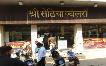 छत्तीसगढ़ के इस जिले में आयकर विभाग की बड़ी कार्रवाई, ज्वेलरी शॉप पर पड़ा छापा...