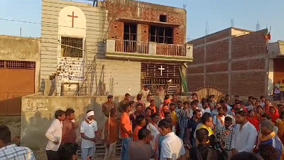 धर्मांतरण को लेकर दुर्ग में हंगामा: बजरंग दल का विरोध प्रदर्शन, गाड़ियों में तोड़फोड़, 3 के खिलाफ FIR...