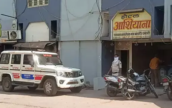 कमरे से बदबू आई, खुला मौत का रहस्य– लॉज में मिला युवक का शव, जाने पूरी वारदात...