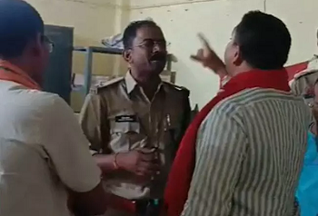 रिश्वत देकर भी नहीं बच पाए सटोरिए, पुलिस अधिकारी ने भेजा जेल, ग्रामीणों ने पुलिस चौकी को घेरा...