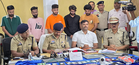 दिल्ली के द्वारका में CG पुलिस का बड़ा एक्शन: ऑनलाइन सट्टेबाजी पर KABooK पैनल में रेड, 6 आरोपी गिरफ्तार
