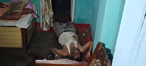 सनसनीखेज वारदात: घर के भीतर खून से सनी मिली अधेड़ की लाश, इलाके में फैली सनसनी...