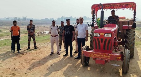 अवैध रेत उत्खनन पर प्रशासन का एक्शन, 4 ट्रैक्टर जब्त
