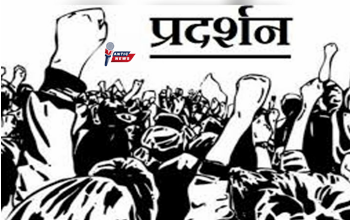 युवक का विरोध प्रदर्शन: SP आफिस के सामन धरने पर बैठा युवक, भईया-भाभी ने पीटा, फिर थाने पहुंचा तो पुलिस ने...