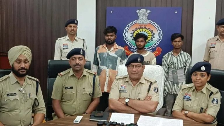 दिल दहला देने वाली घटना: मोबाइल देने से मना किया तो बोतल तोड़कर किया जानलेवा हमला, पुलिस ने बदमाशों को इस तरीके से धरदबोचा....