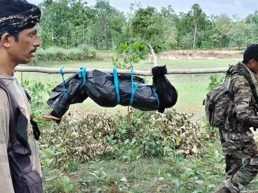 सुरक्षाबलों और नक्सलियों के बीच मुठभेड़: घने जंगलों में महिला नक्सली ढेर, माओवादी गतिविधियों पर कसा शिकंजा...