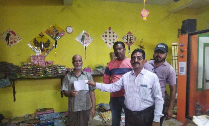 चाइनीज मांझा पर सख्त कार्रवाई: पतंग विक्रेताओं की दुकानों पर छापेमारी अभियान....