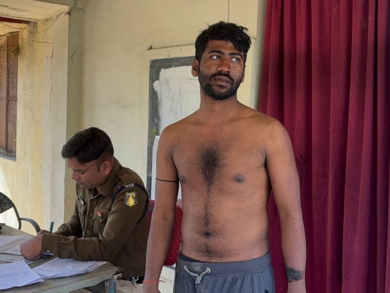 पत्नी से छेड़छाड़ का विरोध करने पर युवक को नग्न कर पीटा, चेहरे पर पेशाब कर फेंका, फिर...