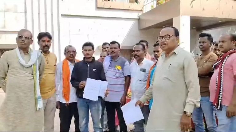 शव दफनाने पर विवाद: इस मुद्दे को लेकर आदिवासी समाज ने दी ये बड़ी चेतावनी…