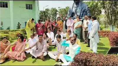 छत्तीसगढ़ विधानसभा में हंगामा: 20 कांग्रेसी विधायक सस्पेंड, 5 मिनट में फैसला वापस...
