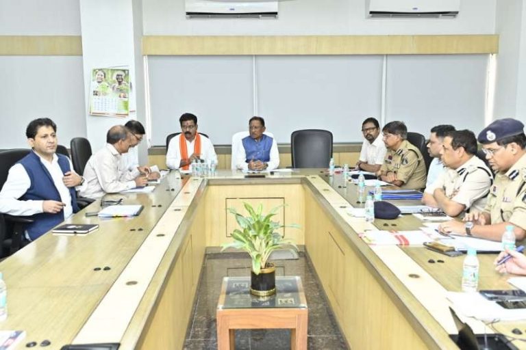मुख्यमंत्री निवास में आज राजस्व और उच्च शिक्षा विभाग की समीक्षा बैठक, इन अहम मुद्दों पर होगी चर्चा....