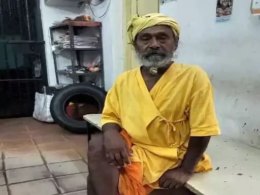 दिल दहला देने वाली वारदात: 74 साल के बुजुर्ग ने पत्नी की गला दबाकर की बेरहमी से हत्या, खुद पहुंचा थाने, जाने क्या है पूरा मामला...