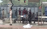 CG BREAKING: रेलवे स्टेशन हादसा! शॉर्टकट बना जानलेवा, पत्नी और मासूम बेटी को छोड़ गया दिलावर....